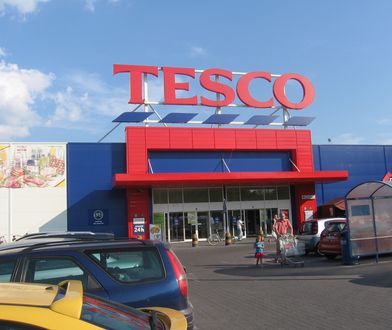 Z jednej strony wyprzedaże, z drugiej ludzie tracą pracę. Tesco likwiduje sklep