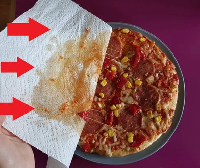 Odsączyłam tłuszcz z mrożonej pizzy z supermarketu. Ręcznik papierowy nim ociekał