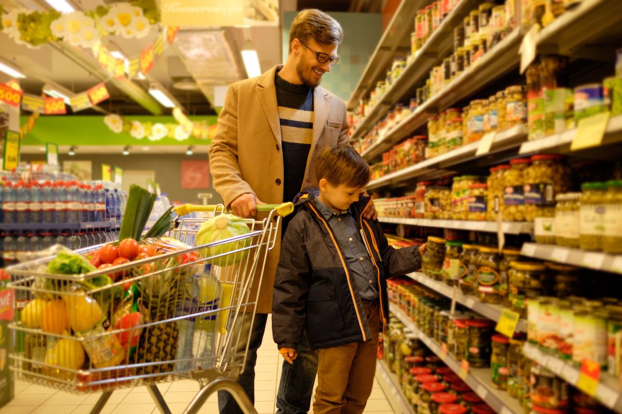 Auchan wprowadza "ciche godziny". Dla osób z autyzmem to beczka miodu z łyżką dziegciu