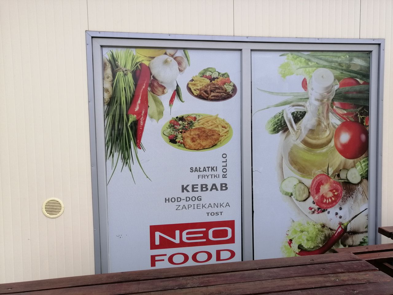 Kebab, hot-dog, więcej coli niż wody. W szpitalach łatwiej o "śmieciową" żywność niż o owoce