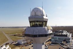 Warszawa. Okęcie. Protest kontrolerów na wieży kontroli lotów