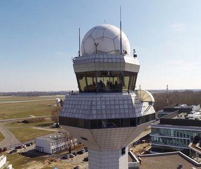 Warszawa. Okęcie. Protest kontrolerów na wieży kontroli lotów