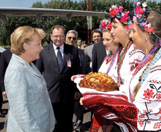 Merkel przyrzeka ożywienie współpracy z Ukrainą