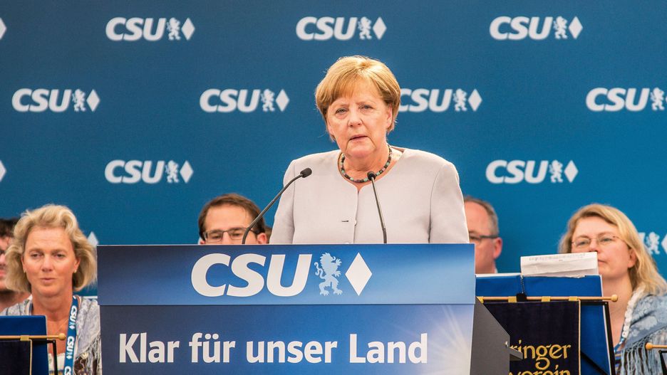 Angela Merkel podczas przemówienia wyborczego w namiocie piwnym w Monachium