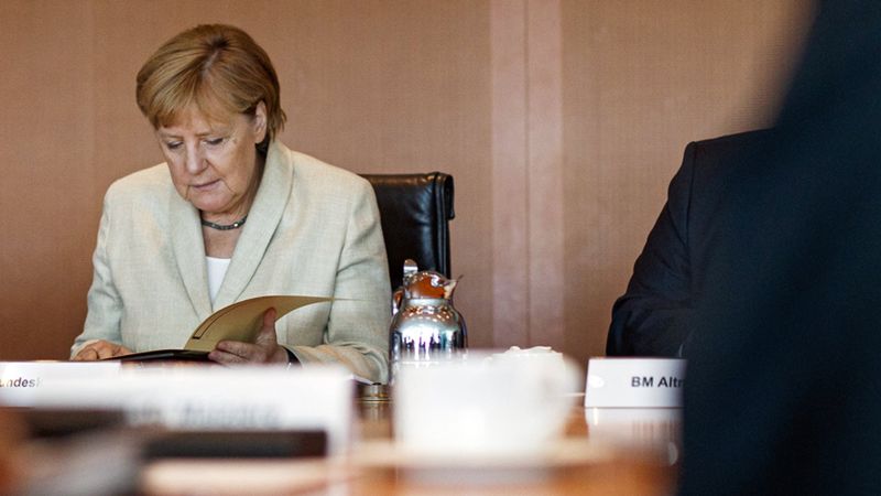 Angela Merkel mówiła wcześniej, że choć zależy jej na dobrych relacjach z Warszawą, "nie może trzymać języka za zębami"