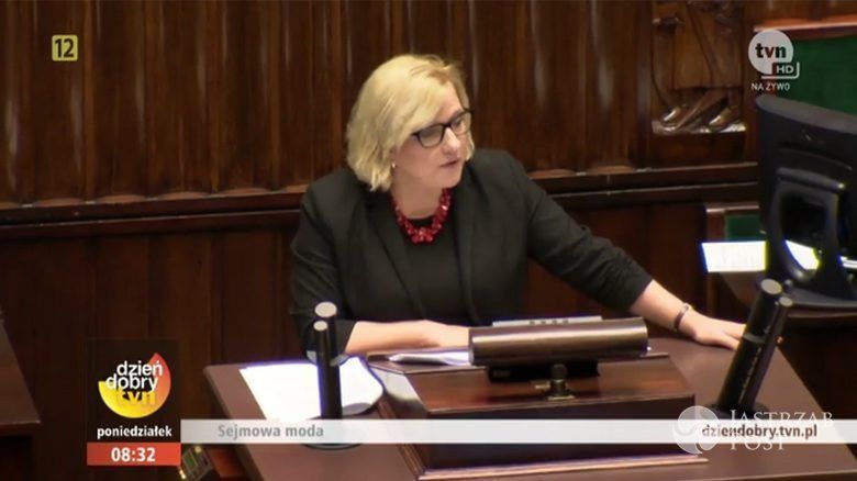 Sejmowa moda okiem Dzień dobry TVN. Na zdj. Beata Kempa (fot. Dziendobry.tvn.pl)