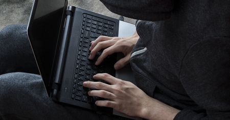 Facebook i inni giganci idą na wojnę z terrorystami