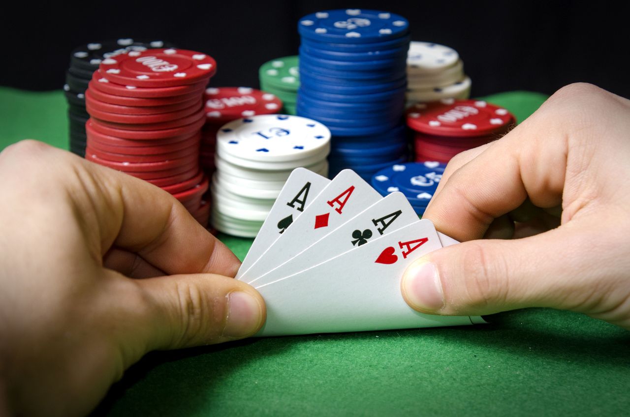 Sztuczna inteligencja pokonała ludzi w pokera. Zgarnęła 290 tys. dolarów