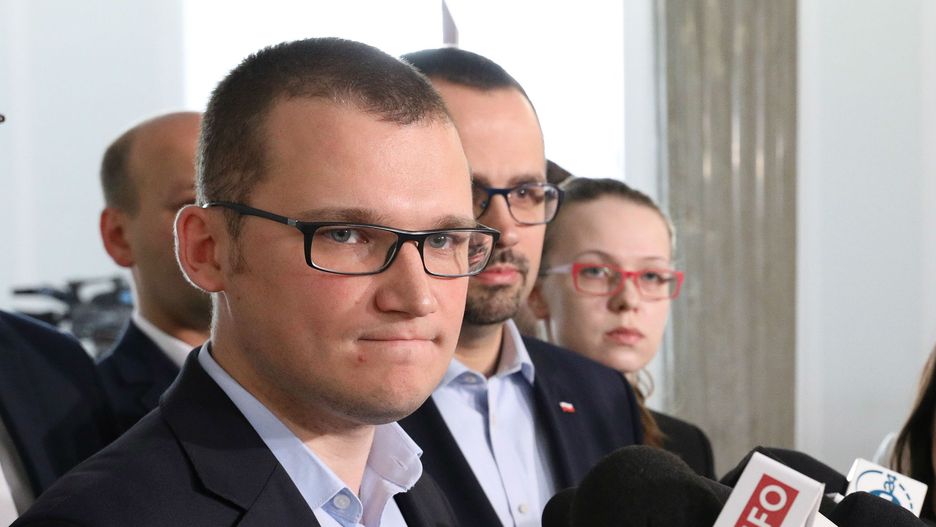 Paweł Szefernaker z PiS chciał okiełznać prawicowe trolle. Internauci zwrócili się przeciwko niemu