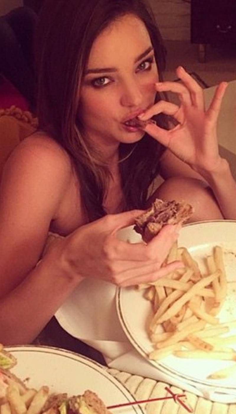 Miranda Kerr je w łóżku. Fot. Instagram