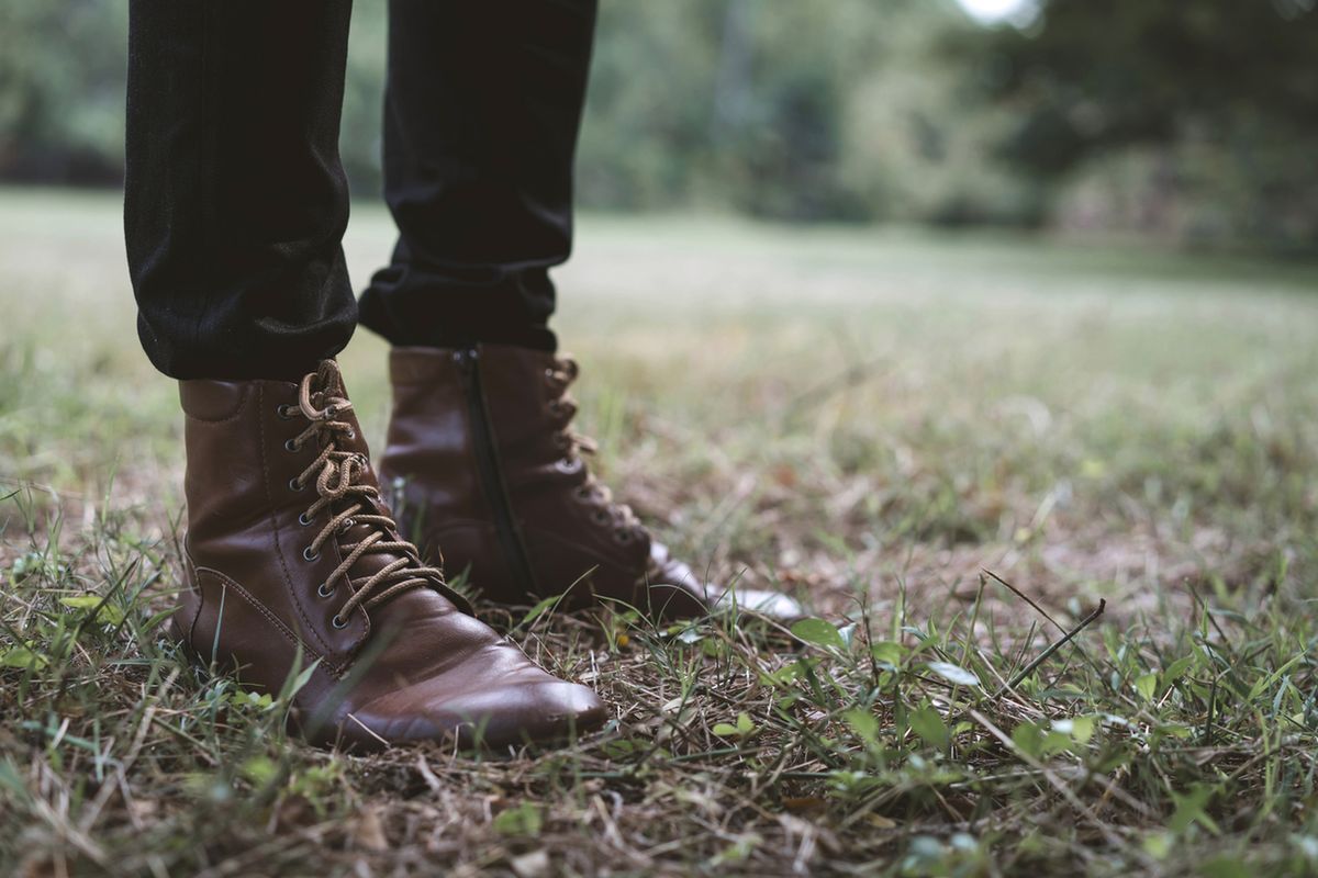 Eleganckie obuwie na późną jesień i zimę. Modele za kostkę do jeansów i garnituru