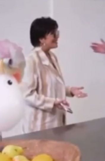 Kris Jenner w garniturze Eppram