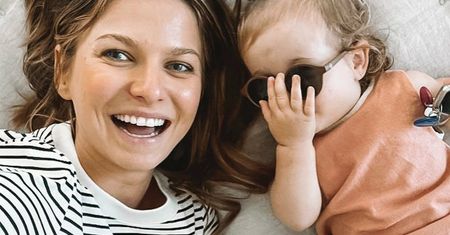 Anna Lewandowska skierowała kamerę prosto na twarz młodszej córki. Teraz już wiemy, jak wygląda Laura. Jaki z niej cukiereczek!