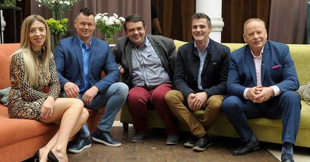 Kolejny uczestnik programu "Rolnik szuka żony" wziął ślub! Jego wybranka miała przepiękną suknię ślubną!