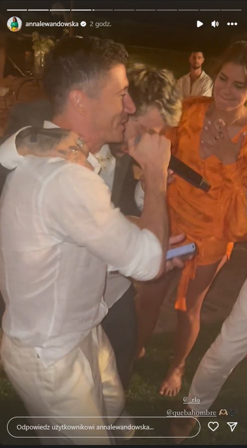 Robert Lewandowski śpiewa na drugim ślubie