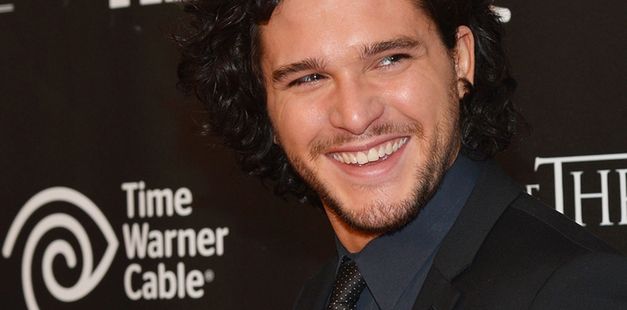 Kit Harington nago w "Grze o tron"