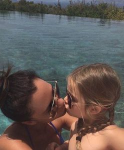 Victoria Beckham całuje córkę. To zdjęcie wzbudziło kontrowersje