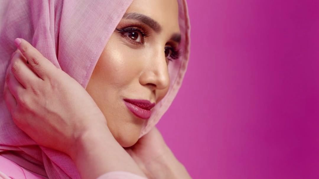 Przełom w branży urodowej! Kobieta w hidżabie reklamuje produkty do pielęgnacji włosów L'Oréal