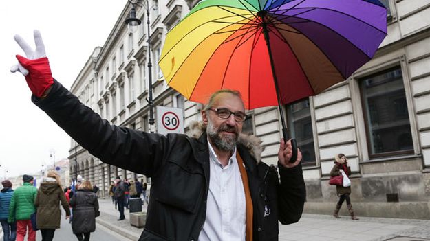 Mateusz Kijowski twierdzi, że nie może pracować w Polsce, bo otrzymał "wilczy bilet"