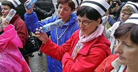 Znika "białe miasteczko" sprzed kancelarii premiera