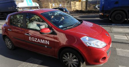 Prawo jazdy za granicą: jak je zdobyć i korzystać w Polsce