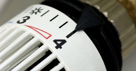 Jak oszczędzić na rachunkach za ogrzewanie domu? 8 prostych kroków