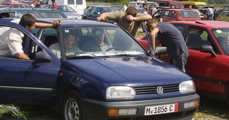 Używane samochody i motocykle coraz tańsze