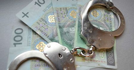 Przestępcy próbowali wyłudzić z banków codziennie niemal milion złotych