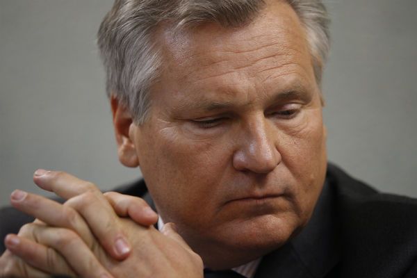 Aleksander Kwaśniewski: Janukowycz walczy o życie, będzie trzymał się do ostatniej kropli krwi