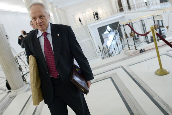 Sejm nie uchylił immunitetu Stefanowi Niesiołowskiemu