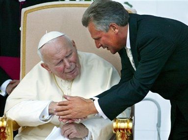 Kwaśniewski świadczył o świętości Jana Pawła II