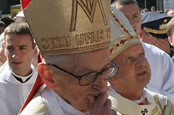 Kard. Macharski: metropolita podjął papieskie nauczanie