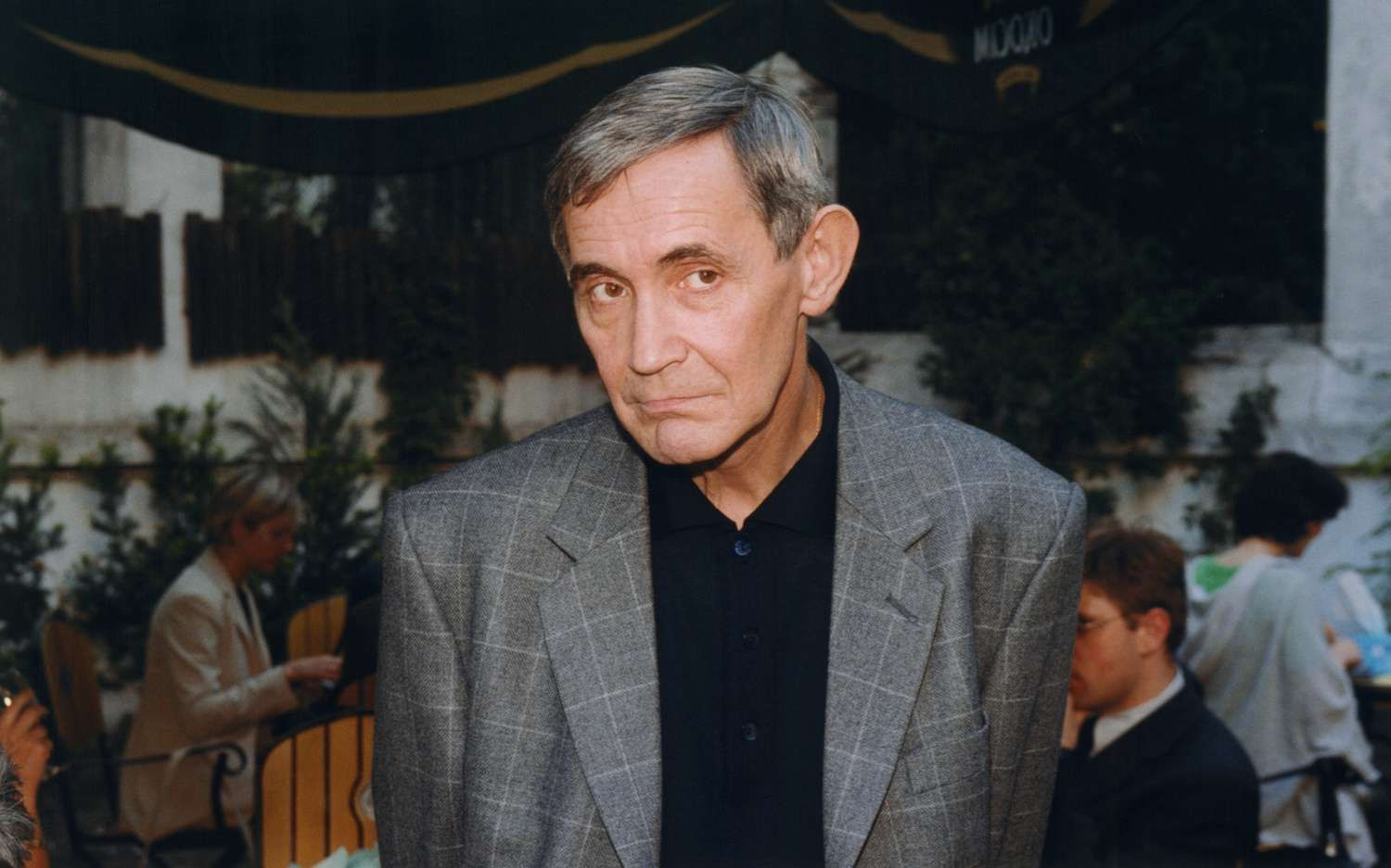 SK: Ryszard Marek Groñski, "Kryszta³owe zwierciad³a", nagroda miesiêcznika "Zwierciad³o", Warszawa 2001
fot. Niemiec/AKPA