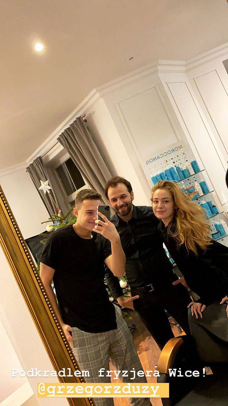 Adam Zdrójkowski i Wiktoria Gąsiewska w salonie fryzjerskim