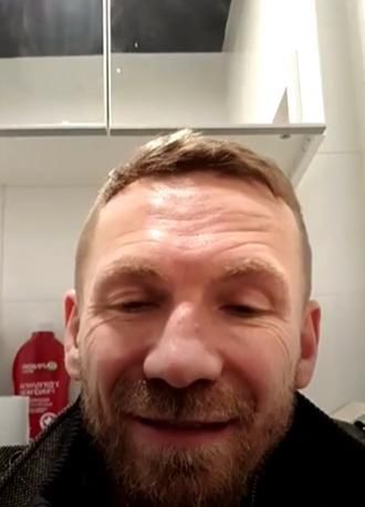 Nocny live Przemka Kossakowskiego. Skrin