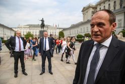 Paweł Kukiz nie chce zbytnio ułatwiać dostępu do broni. Jego poseł sugeruje, że uległ lobbingowi