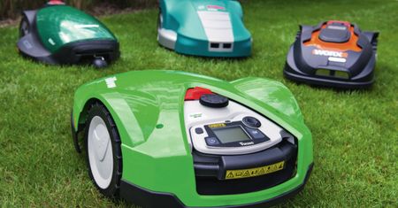 Koniec z koszeniem trawnika. Testujemy roboty, które robią to za nas