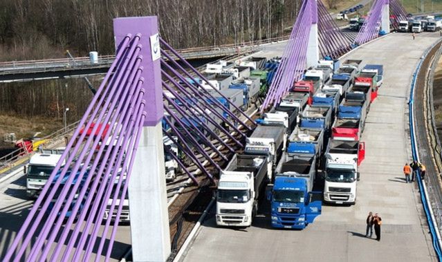 Most na A1 w Mszaniej: wykonano próby obciążeniowe