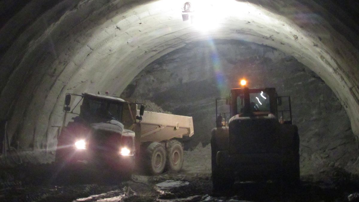 Do przebicia prawego tunelu zostały 4 metry.