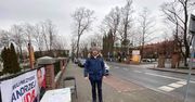 Wiceprezydent Katowic Mariusz Skiba zbiera podpisy poparcia dla Andrzeja Dudy przy cmentarzu