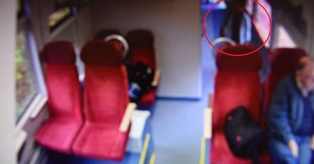 Konduktor nie wyrzucił ucznia z pociągu? Kolejarze pokazują nagranie na dowód