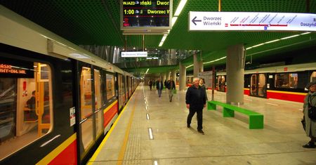 Utrudnienia w kursowaniu drugiej linii metra. Zamknięte stacje