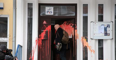Gaz pieprzowy, alarm i ochrona. Posłowie boją się o bezpieczeństwo biur