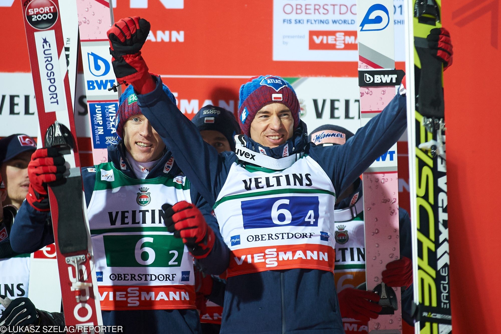 Skoki narciarskie 2019 na żywo. Zdj. ceremonii medalowej konkursu drużynowego MŚ w Lotach w Oberstdorfie (21.01.2018 r.)