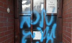 Zdewastowali biuro PiS. Nie poniosą kary