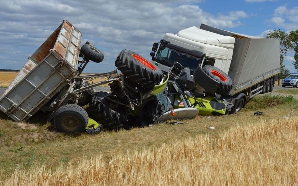 Mosty (woj. lubelskie), zderzenie ciężarówki z traktorem