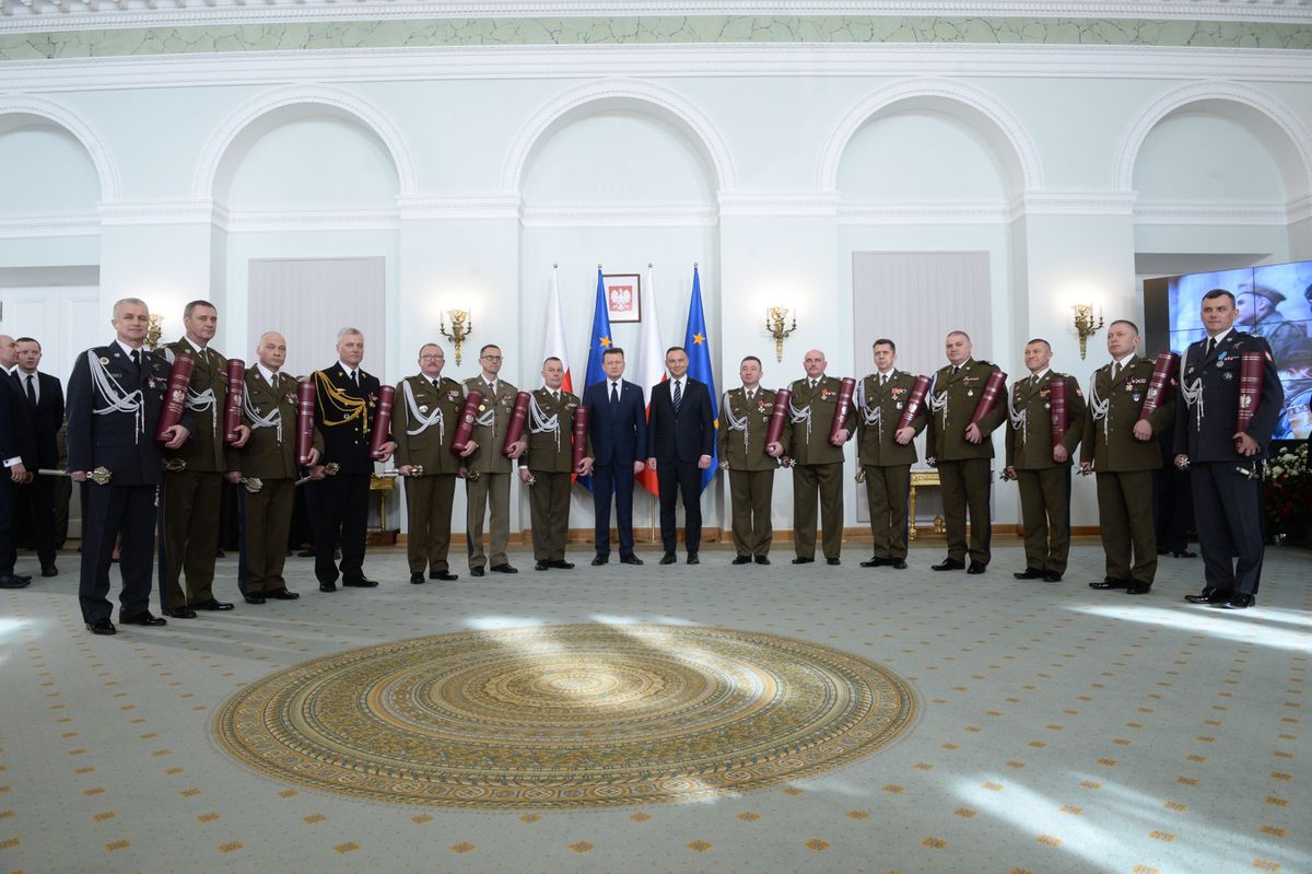 Prezydent Andrzej Duda wręczył nominacje. Armia ma 14 nowych generałów i 1 admirała