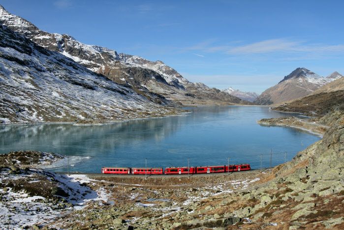 Koleje Retyckie w Szwajcarii. To się nazywa pociąg do podróży!