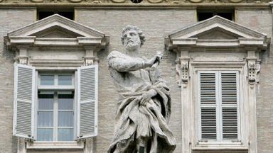 Okna papieskiego apartamentu w Watykanie