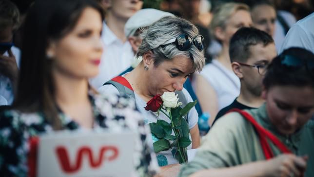 Na skwerze przy ulicy Wspólnej pojawiło się dziś wielu Warszawiaków, spełniając marzenie pana Stanisława, który w Powstaniu walczył jako 15-latek.